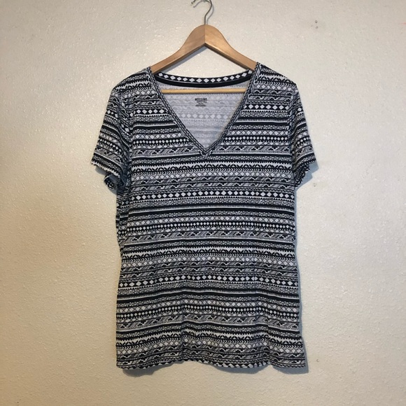Geometric Print V-Neck Top - XXL - Picture 1 of 4